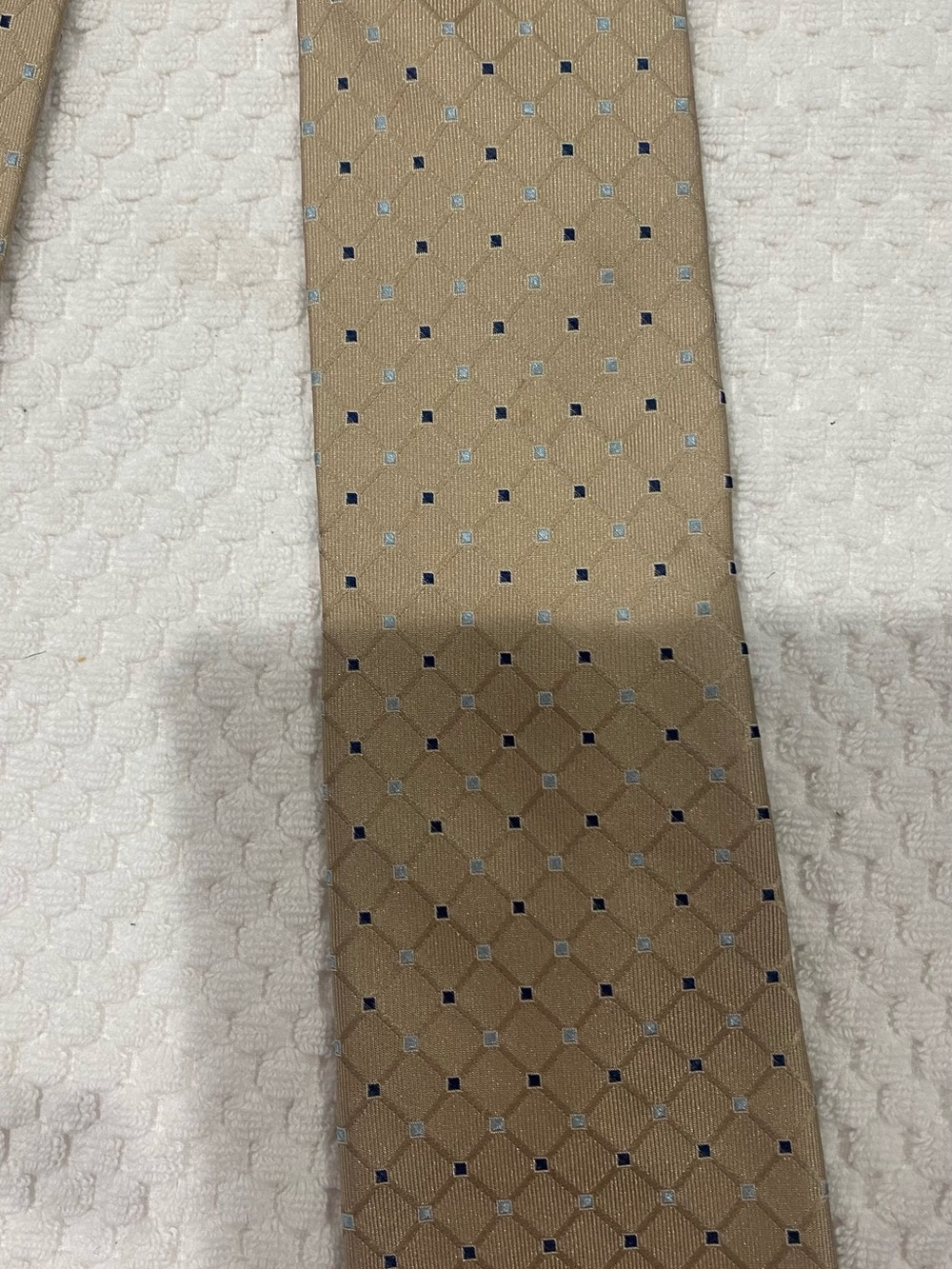 IZOD Classic Men's Beige Geometric Tie - Elegant Patterned Necktie
